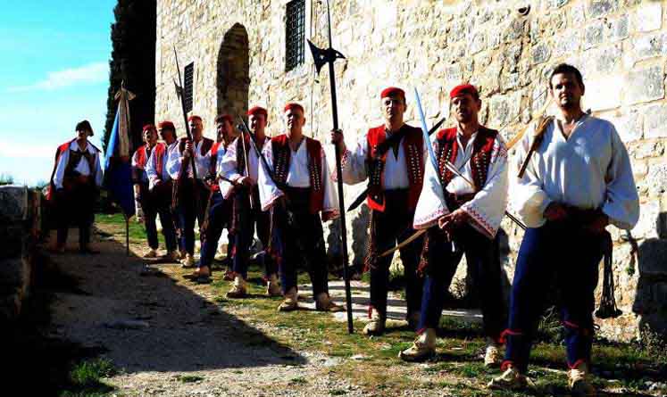 Uskoka tradicija uva se i danas na ovaj ili na na Plaeniki nain...